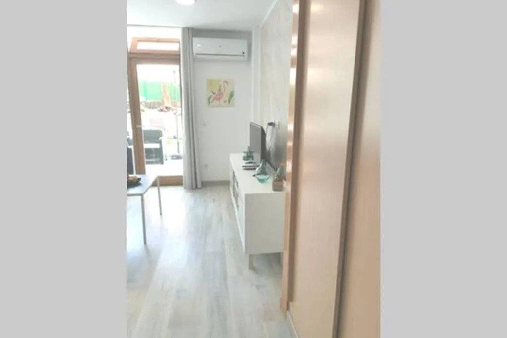Sunny Cactus Garden Apartment 150M From Beach, Fast Fiber Wifi San Bartolomé 스페인