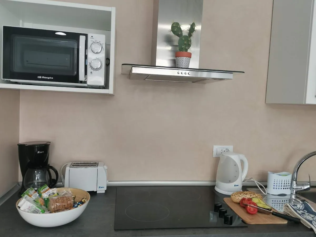 Sunny Cactus Garden Apartment 150M From Beach, Fast Fiber Wifi San Bartolomé 스페인